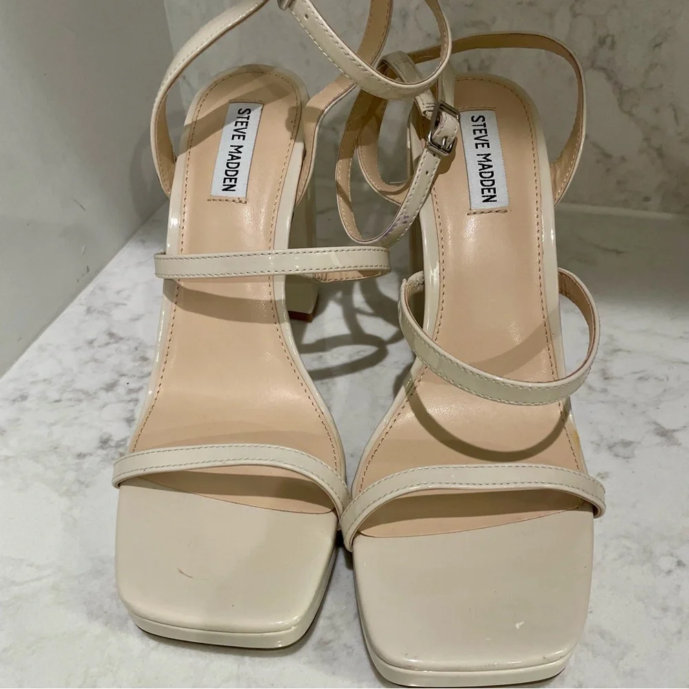 New! Steve Madden Sarina‎ Platform Pump In Bone Patent Cream Sz 11